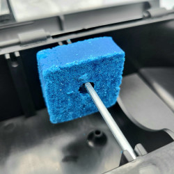 Bloc AKANOID placé sur la tige dans une boite sécurisée pour rat