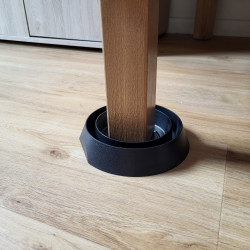 Mise en place d'un piège anti punaise de lit SENTINELLE sur un pied de lit carré