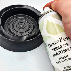 Application de terre de diatomée DIATOZEN à l'intérieur du piège SENTINELLE