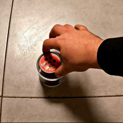 Mise en place du fumigène FUMICHOC anti mites alimentaires