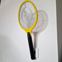 Raquette électrique anti mouche, guêpe et moustique branché sur secteur