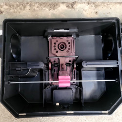 Vue de dessus du piège à rat professionnel BLANTOR avec le bloc Nara en brochette