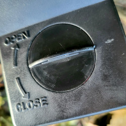 Tapette à rat KOMODO capot d'ouverture pour appât