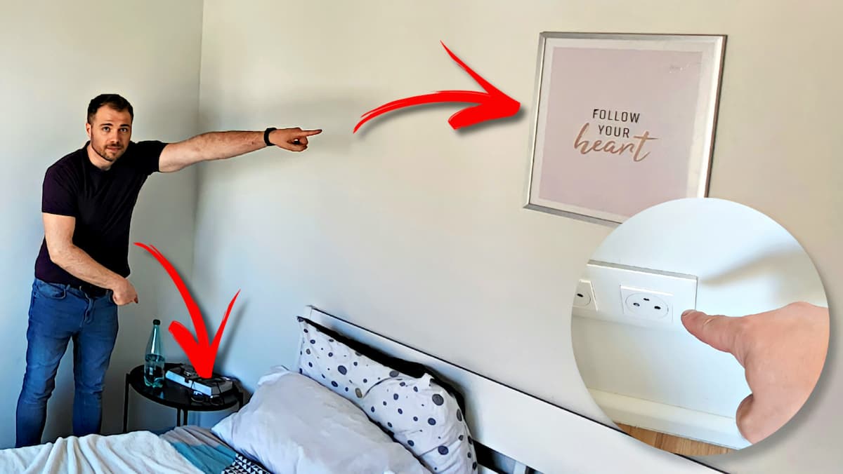 Expert anti punaise de lit désignant des cachettes de nids de punaise de lit dans une chambre