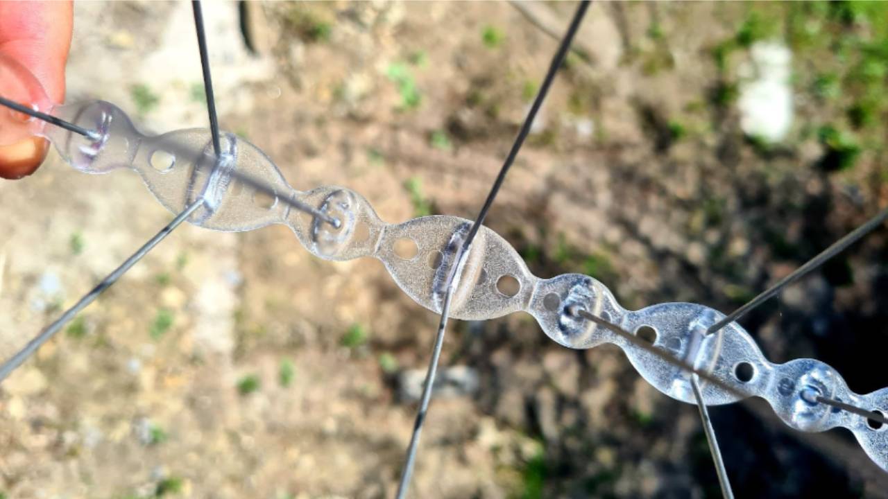 Trous pré-perforés pour une mise en place simplifiée et rapide